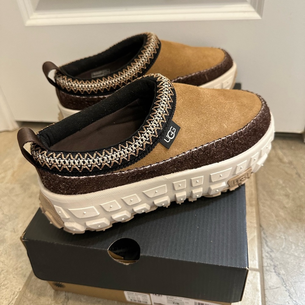 UGG Venture Daze Shoe